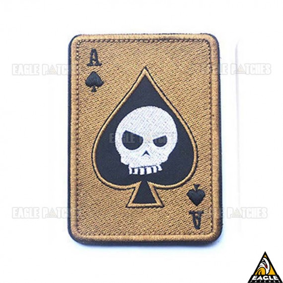 Patch Bordado Caveira de Espadas